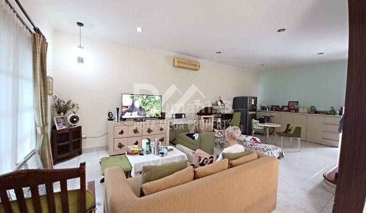 ruang tamu dijual rumah bagus di villa
