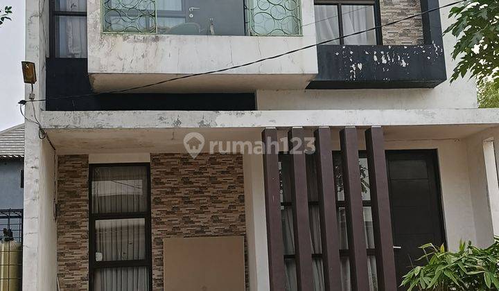 Rumah 2 Lantai Dekat Kantor Walikota Tangerang Selatan  2