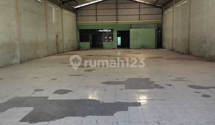 Ready-to-Use Warehouse in the City Center - Gayamsari 2