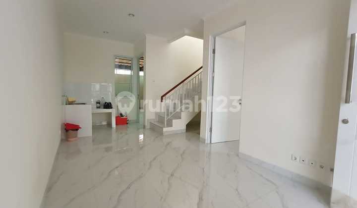 House Near City Center - Paramount 2