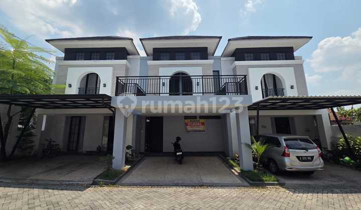 Ready-to-Occupy House in East Semarang - Freehold Certificate 1