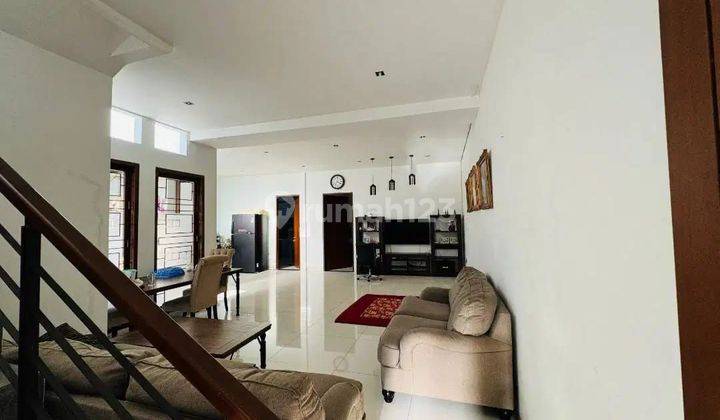 Di Jual Rumah Mewah Di Jl.setra Sari Raya 2