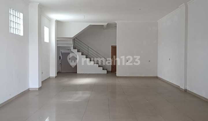 For Quick Sale: 6-Meter Wide Shop House on Abdulrahman Saleh Street 2