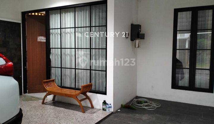 Rumah Bergaya Modern Dan Bagus Di Cluster Mahogany Cibubur 1