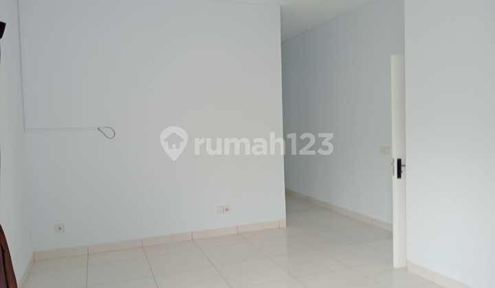 Disewakan Rumah 2 Lantai Siap Huni, Shm, Cluster Depan Jakarta Garden City 2
