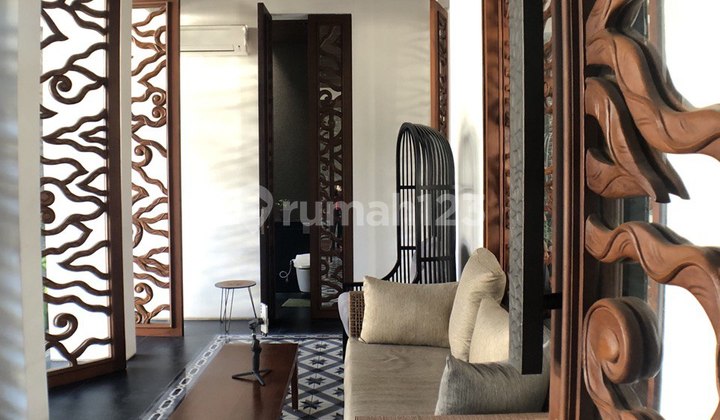 Villa Royal Pakuwon City Gaya Bali, Artistik, Mewah, Murah 1