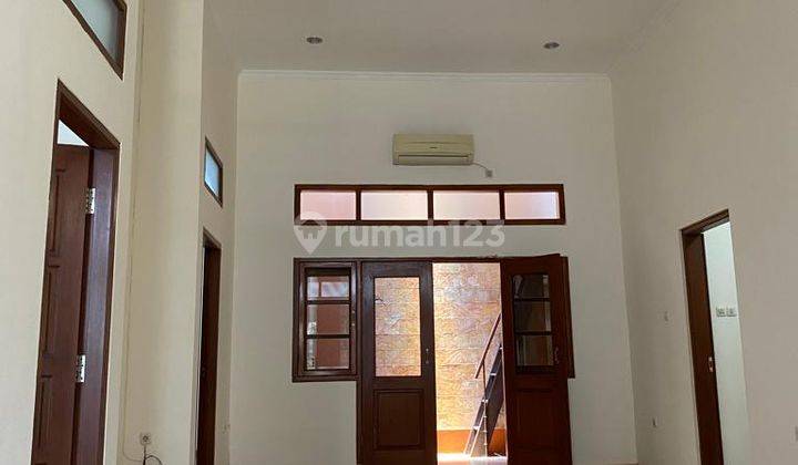 Disewakan Araya2, Bagus, Siap Huni, 1 1/2 Lt, Row Jln Terbesar 2