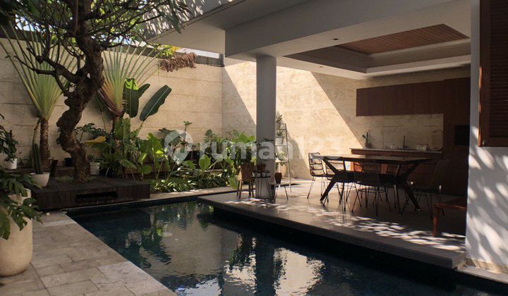 Pakuwon City, Villa Royal, Dekat Mall, Tiga Lt, Pool Dikelilingi Taman, Termurah 1