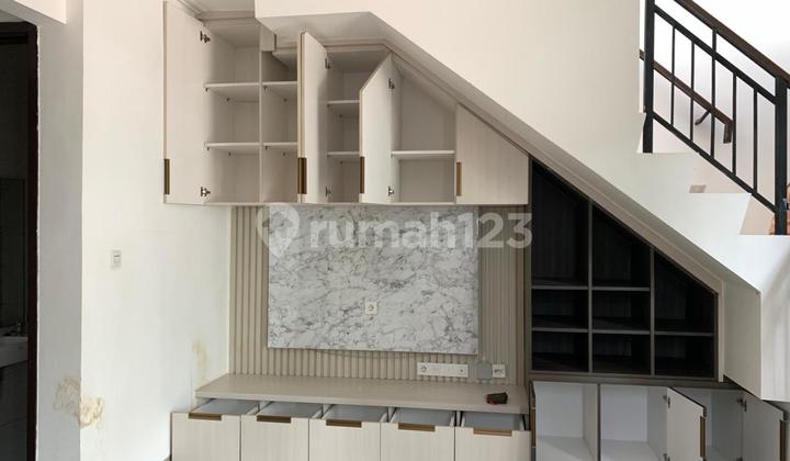 DISEWAKAN RUMAH MILENIAL DI PIK 2 UK 4,5X10 SEMI FURNISH 