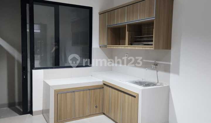 DISEWAKAN RUMAH UK 4,5X10 DI MILLENIAL PIK 2 UNFURNISH