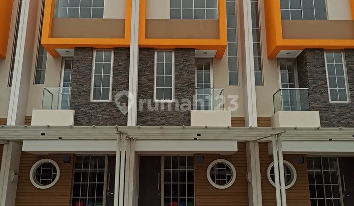 Disewakan Rumah 4.5X10 3 Lantai Pik 2 Siap Huni Harga di Bawah Pasaran