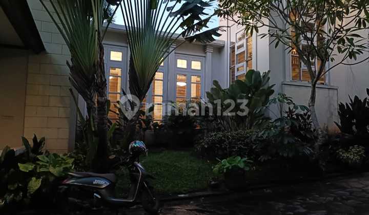 Rumah Hook Bagus Mewah Ada Pool Halaman Luas di Sektor 6-Bintaro 1