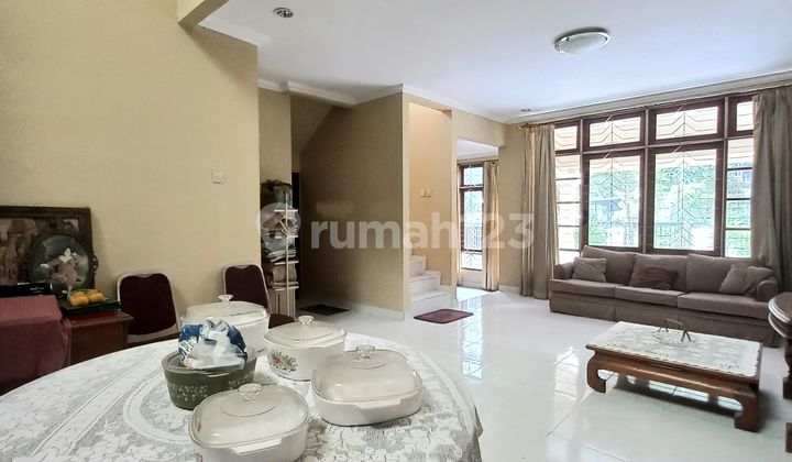 Rumah Rapi Terawat 2Lantai siap huni di Sektor 9 Bintaro Jaya.  2