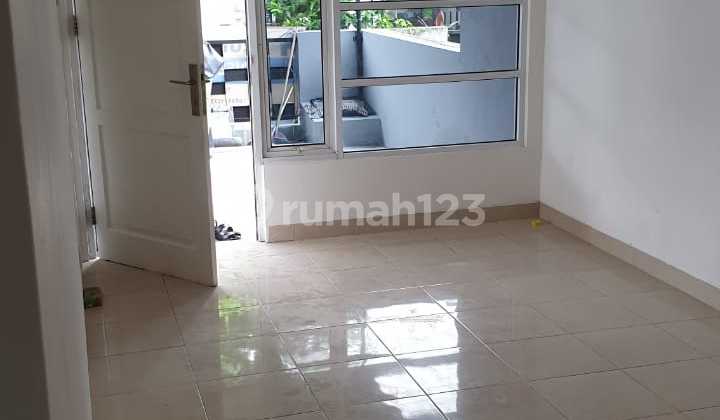 Rumah Rapih Baru Renovasi di Vila Melati Mas 2