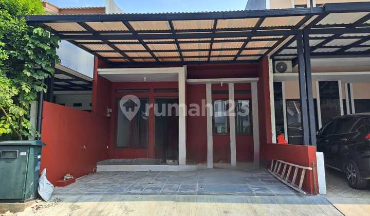 Newly Renovated House in a Strategic Location Near Shopping Center in Alam Sutera Newly Renovated House in a Strategic Location Near Shopping Center in Alam Sutera