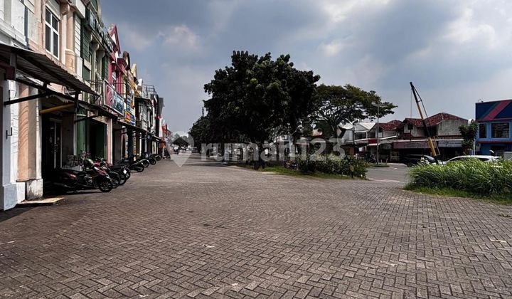 Ready-to-Use 2.5-Storey Shop House in Graha Raya, South Tangerang 2