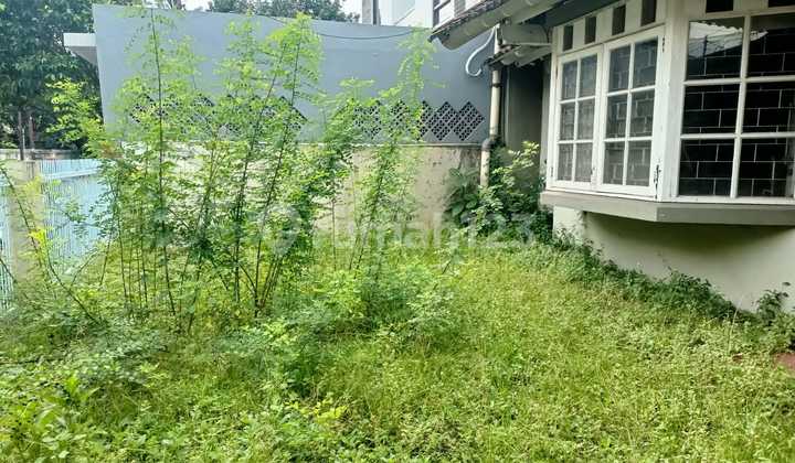 House Needs Renovation in Bintaro Sector 2, South Jakarta 1