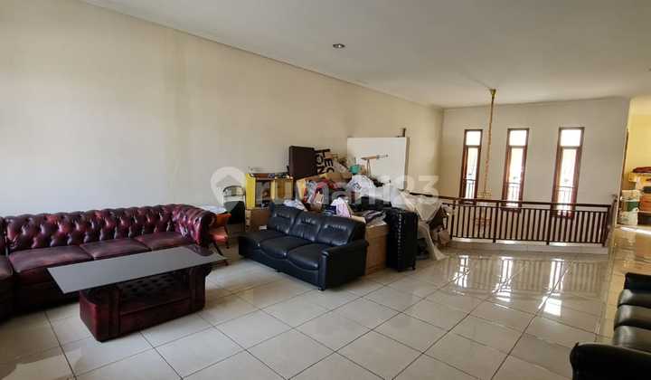 Rumah 2 lantai di Taman Kopo Indah, Bandung.