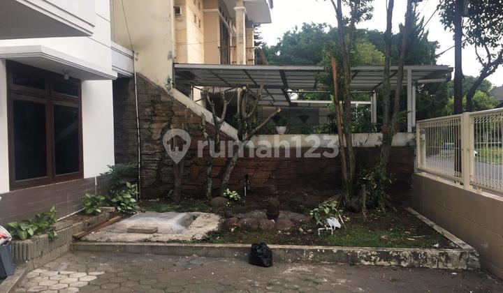 Rumah 3 Lantai Batununggal Indah 2