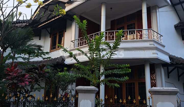 Rumah Mewah 2 Lantai Siap Huni di Lokasi Strategis Kembar Moh Toha Bandung 2