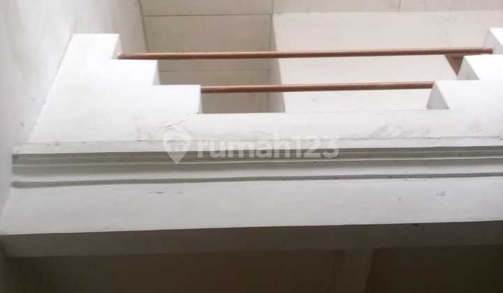 Ready-to-Occupy House in Taman Kopo Indah 3 2