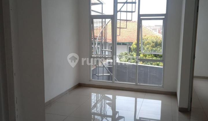 Rumah 2 Lantai Komplek Natabelova 2