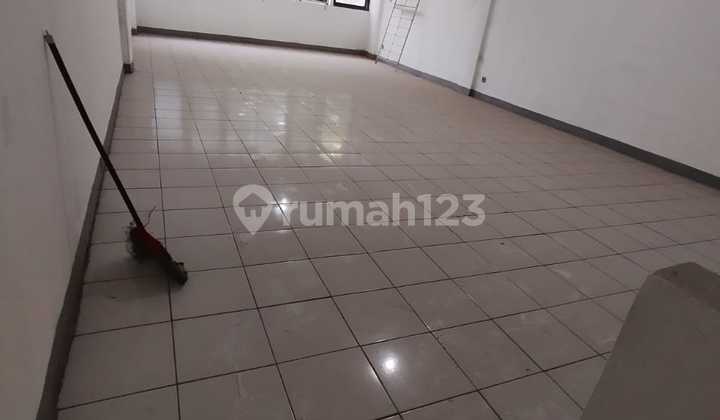 Ready-to-Occupy 3-Story Shophouse on Terusan Pasir Koja, Bandung 2