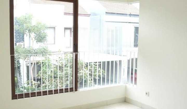 Dijual Rumah Bangunan 2 LT dimensi 9x17 Tipe 4+1 KT Cluster Zebrina 2