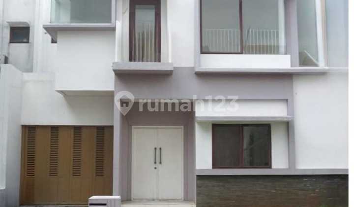 Dijual Rumah Bangunan 2 LT dimensi 9x17 Tipe 4+1 KT Cluster Zebrina