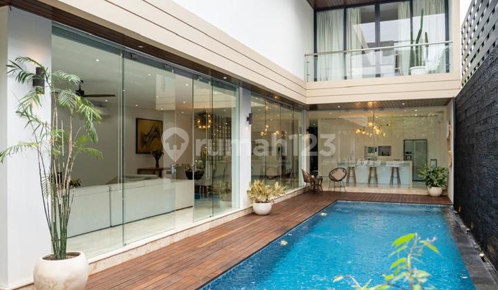 Luxury 4-Bedroom Villa in Pererenan Canggu, High-Speed Wi-Fi, Annual Lease