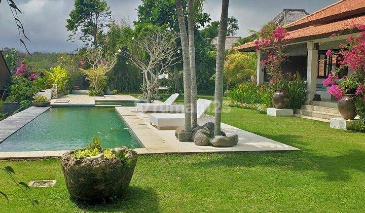 FOR SALE VILLA FREEHOLD 5 BEDROOMS NEAR PADANG² BEACH - PECATU 2