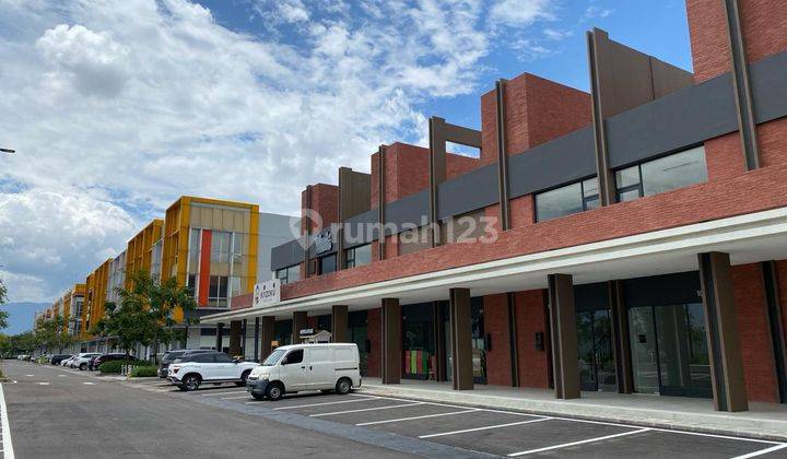 Ruko Sumarecon Magna Terrace Konsep Outdoor Dan Fasilitas Teras Luar 1