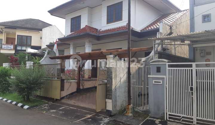 Rumah 2 Lantai Semi Furnished di Perumahan Istana Regency 2 2
