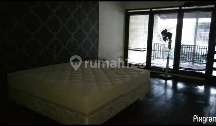 Spacious House in the City Center (Turangga)