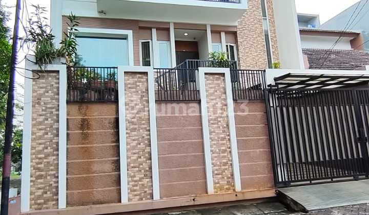 Rumah diatas 200meter harga 3M-an cantik serius dijual di pegangsaan kelapa gading Jakarta Utara