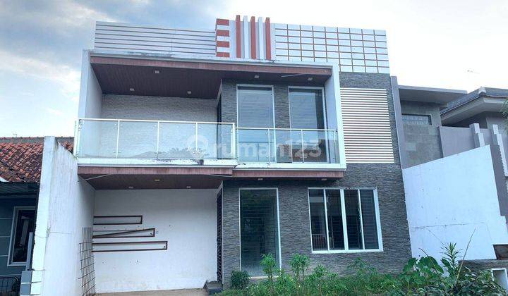 Rumah 2 Lantai Bagus Semi Furnished SHM di Sukajadi, Batam 1