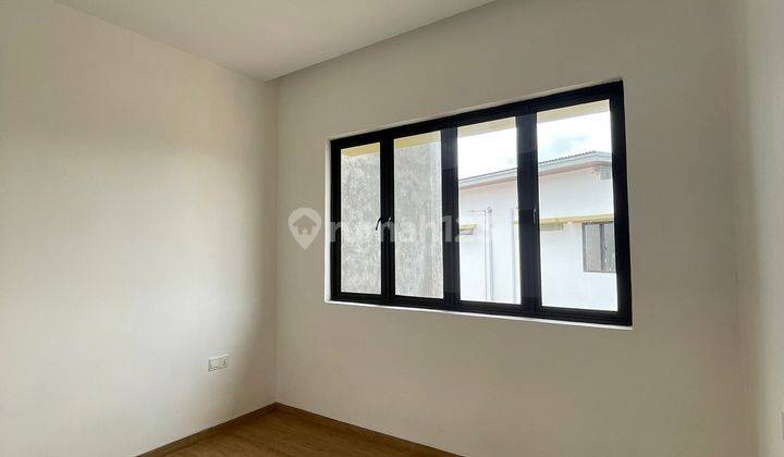 Rumah 3 Lantai Baru Unfurnished HGB di The Icon Central, Batam  2