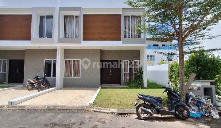 Dijual Rumah 2 lantai Hook belakang kolam renang di Azure Bay, Batam Center 1