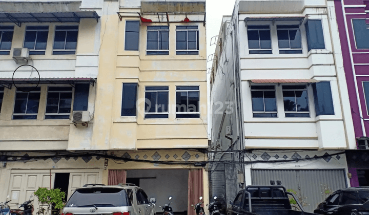 Ruko 3 Lantai Dijual di Jl. Riau Komplek Rbc Pekanbaru 1