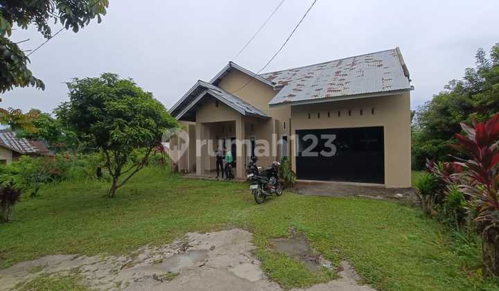 Rumah Siap Huni dan Tanah Luas Dijual di Jl. Daru-daru, Bukit Barisan 2