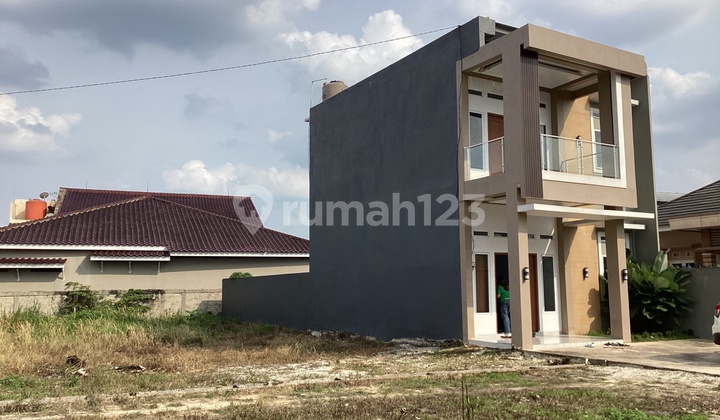 Luxurious 2-Story City Center House for Sale on Punai Parit Indah Street, Pekanbaru 2