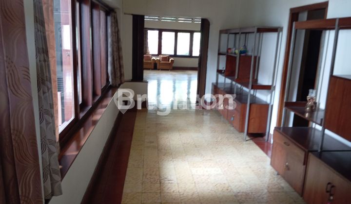 RUMAH KUNO, ANTIK, TERAWAT di JALAN RAYA DR.CIPTO 2