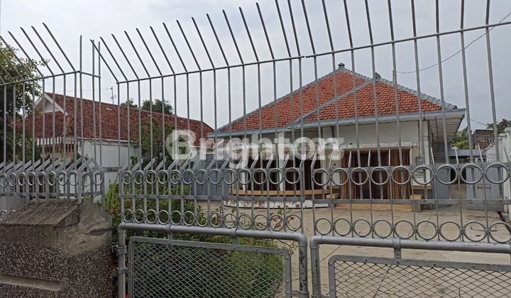DIJUAL RUMAH ANTIK, KUNO CANTIK di jln.  DR CIPTO 1