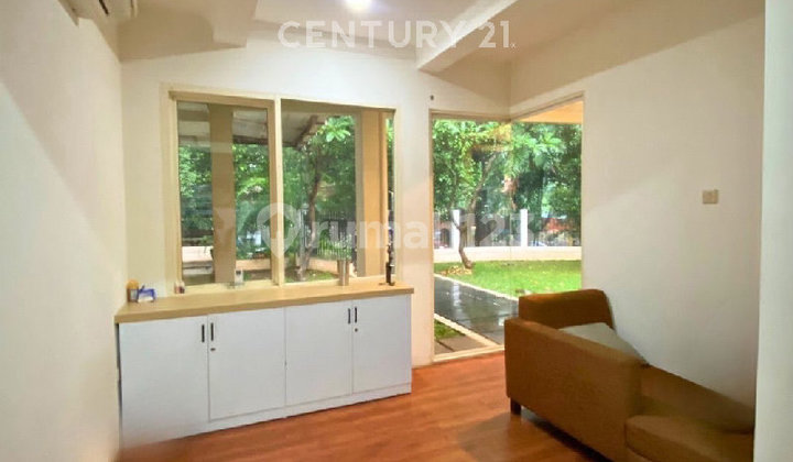Dijual Rumah Hook Terletak Di Perumahan Nyaman Di Kebayoran Baru