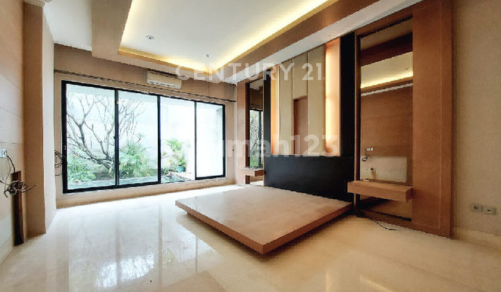 Disewa Rumah Elegan  2 Lt Ada Pool Daerah Cilandak JakSel