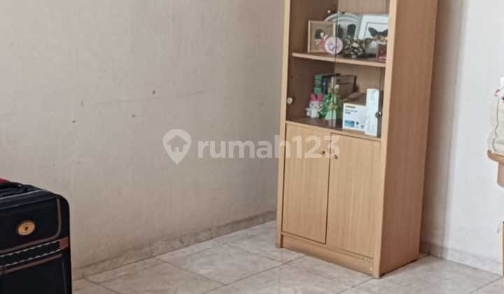 For Sale House in Elite Complex in Tanjung Barat, South Jakarta For Sale House in Elite Complex in Tanjung Barat, South Jakarta