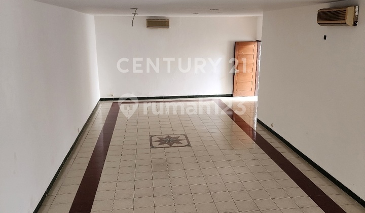 Rumah Lama Di Menteng Cocok Untuk Silent Office.  2