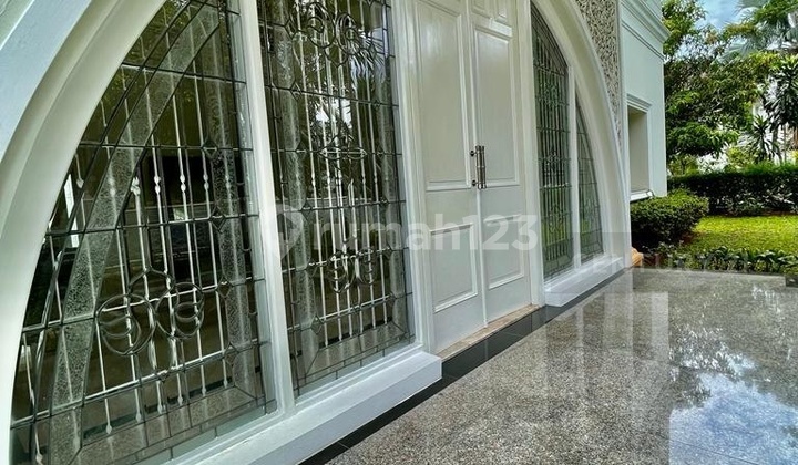 Luxurious-Classic Design, Well-Maintained on Main Road