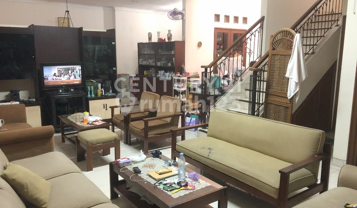 House for Sale Strategic Location in Kebayoran Baru South Jakarta