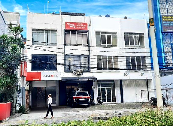 3-Storey Shop House in Cilandak Fatmawati Business Zone 3-Storey Shop House in Cilandak Fatmawati Business Zone